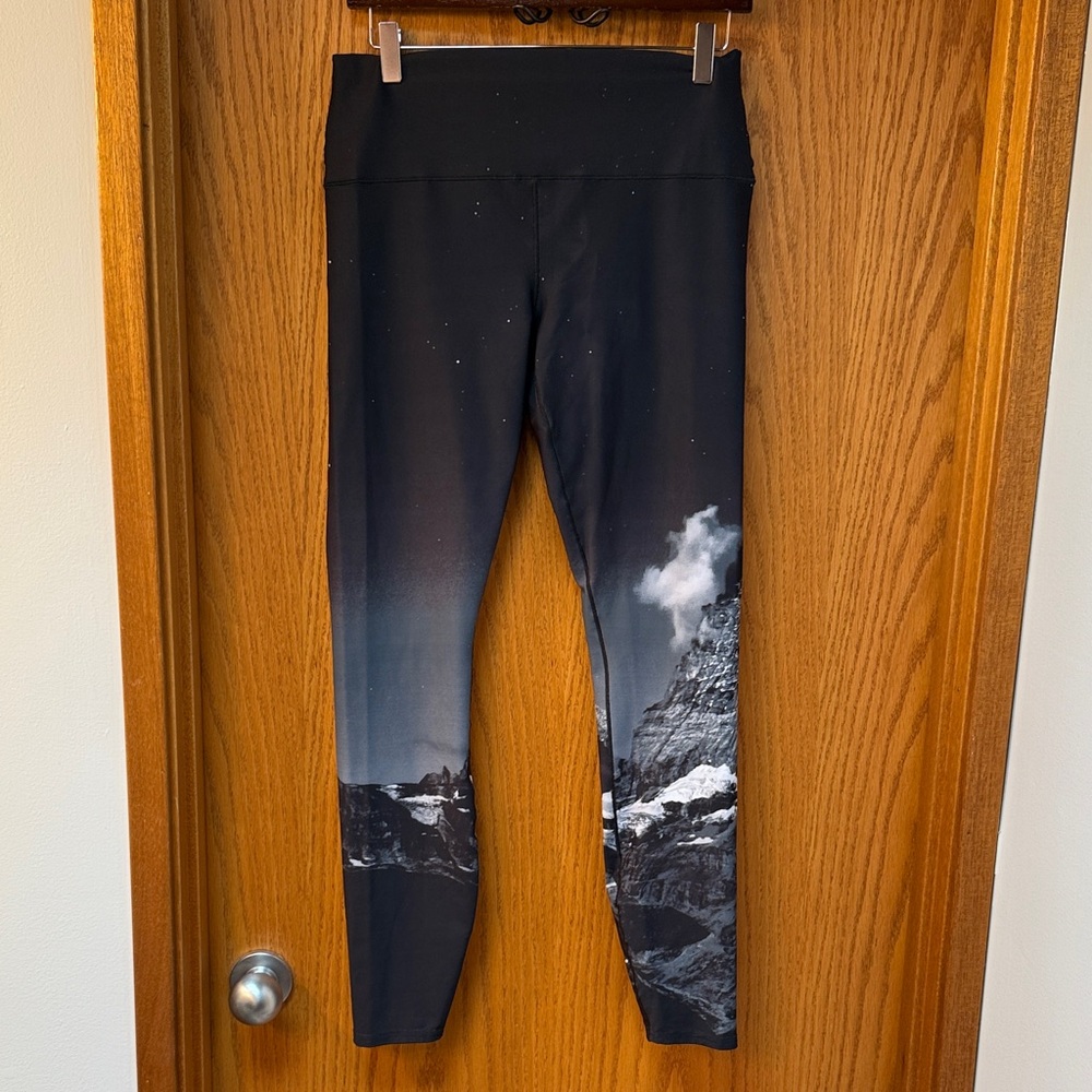Women's Black Sky & Mountain Print Leggings
